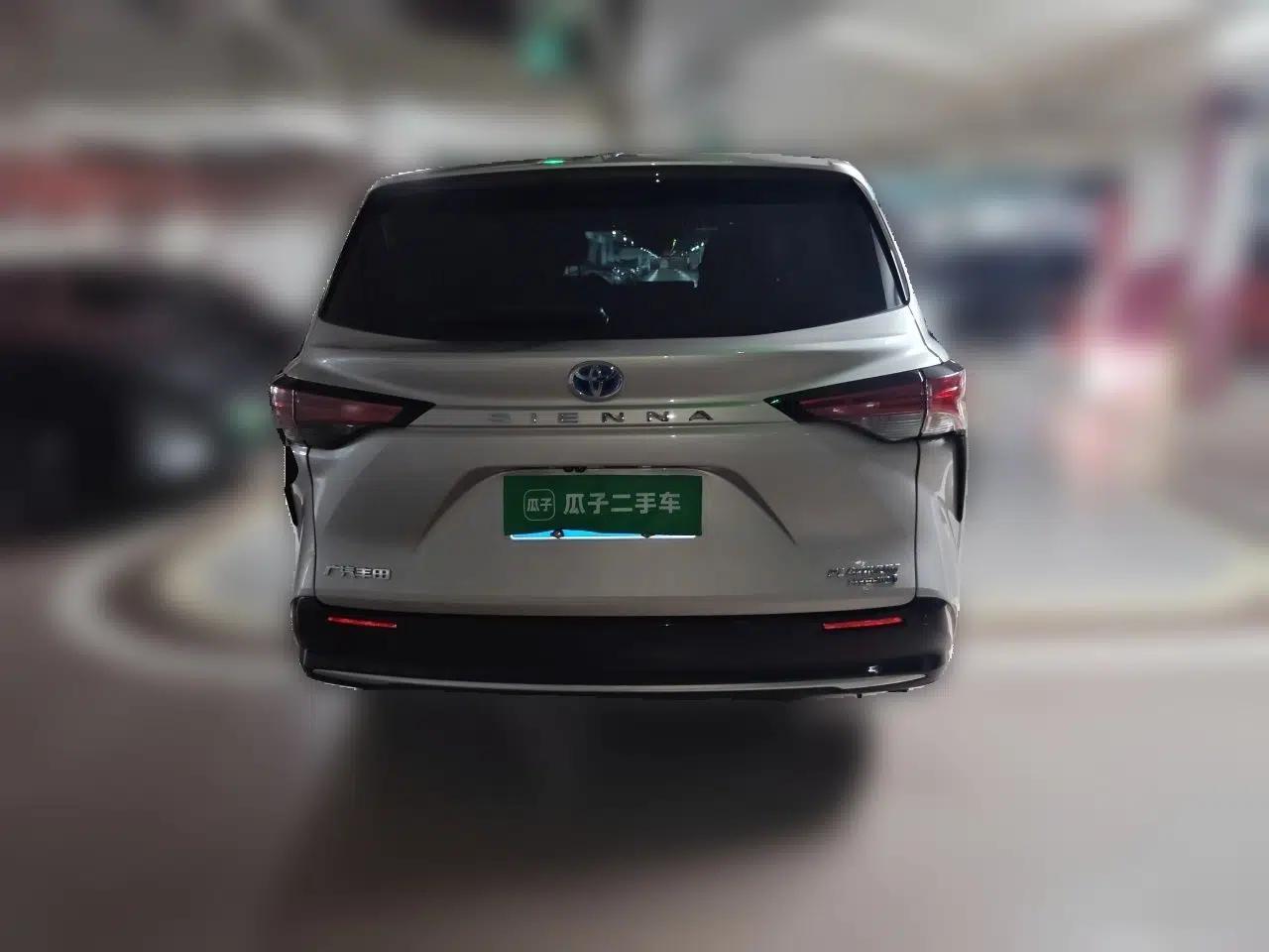 Toyota SIENNA 2021 2.5L Hybrid Platinum Edition — миниатюра 5
