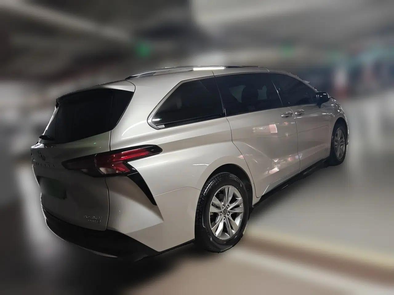 Toyota SIENNA 2021 2.5L Hybrid Platinum Edition — миниатюра 6