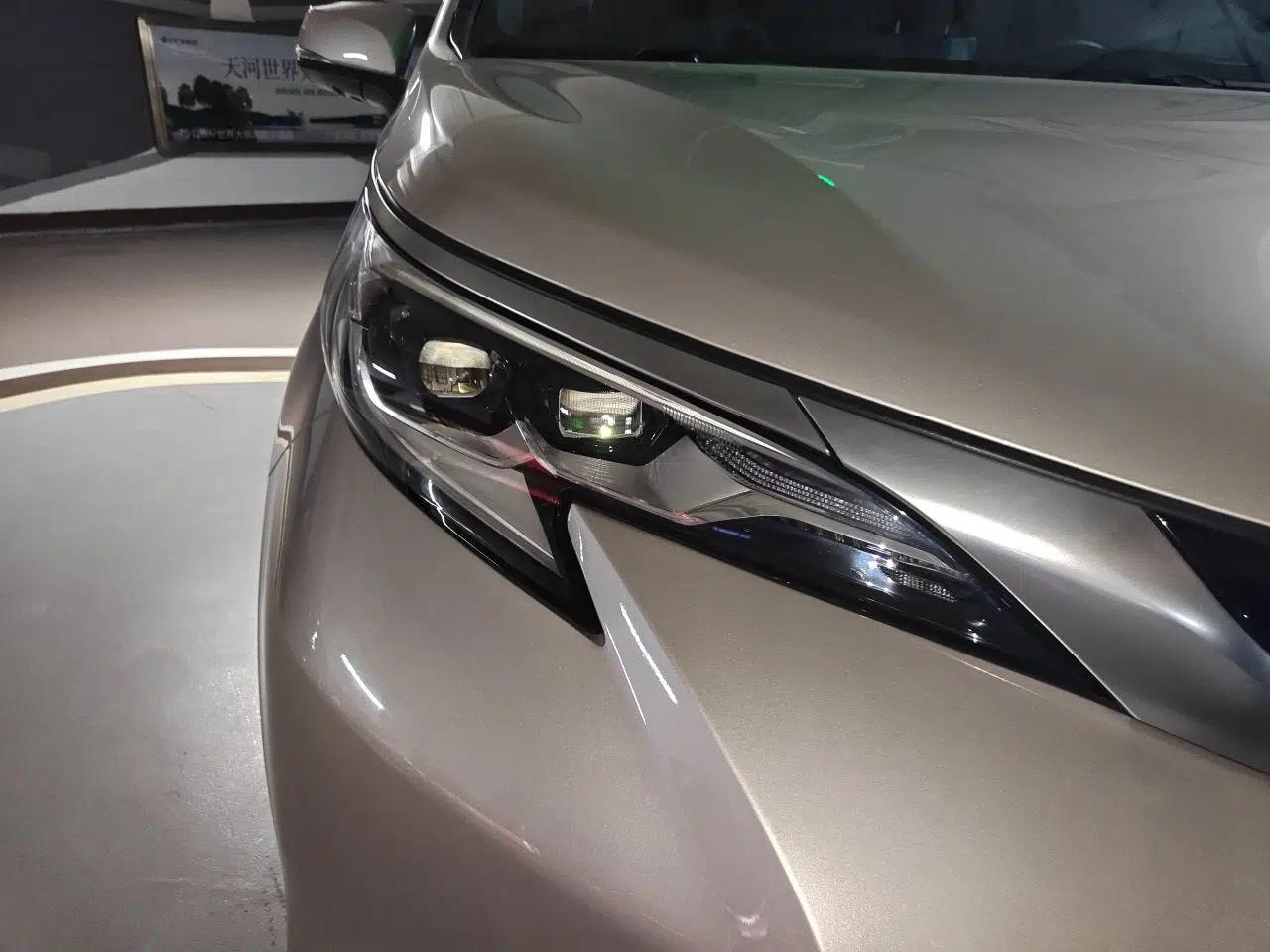 Toyota SIENNA 2021 2.5L Hybrid Platinum Edition — миниатюра 7