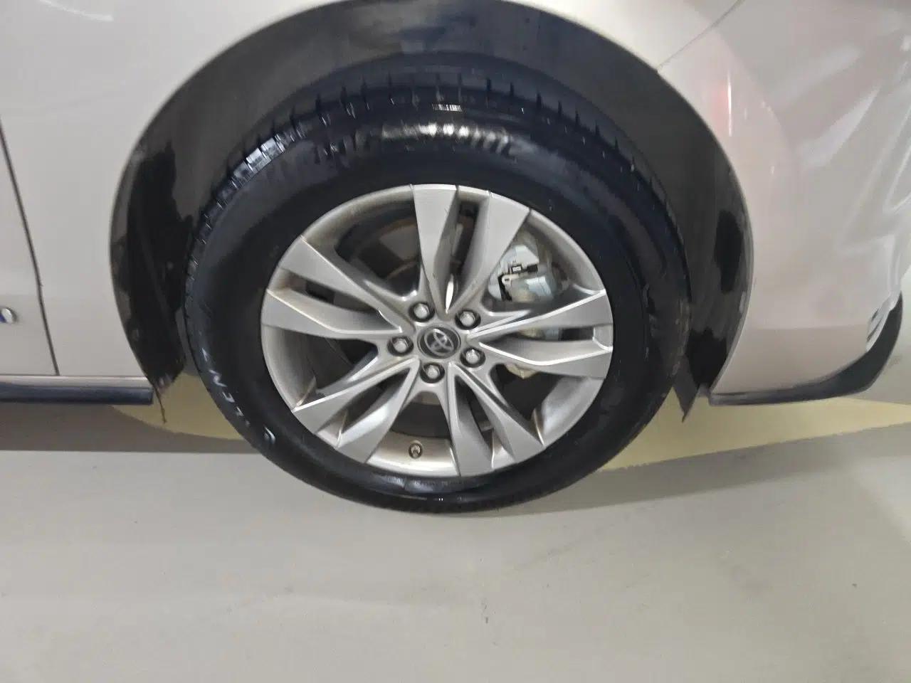 Toyota SIENNA 2021 2.5L Hybrid Platinum Edition — миниатюра 8