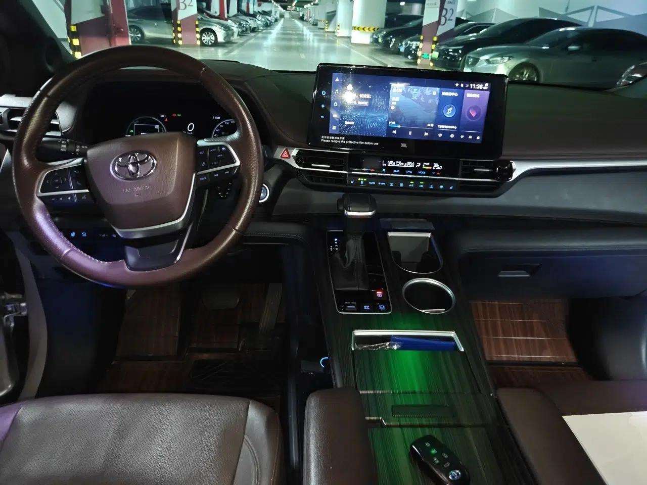 Toyota SIENNA 2021 2.5L Hybrid Platinum Edition — миниатюра 9