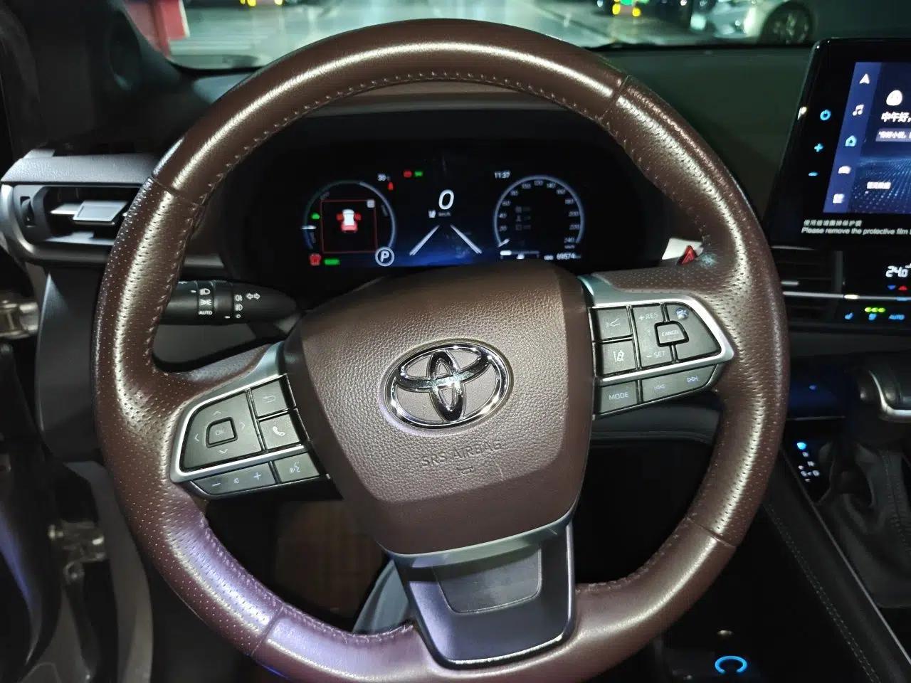 Toyota SIENNA 2021 2.5L Hybrid Platinum Edition — миниатюра 10