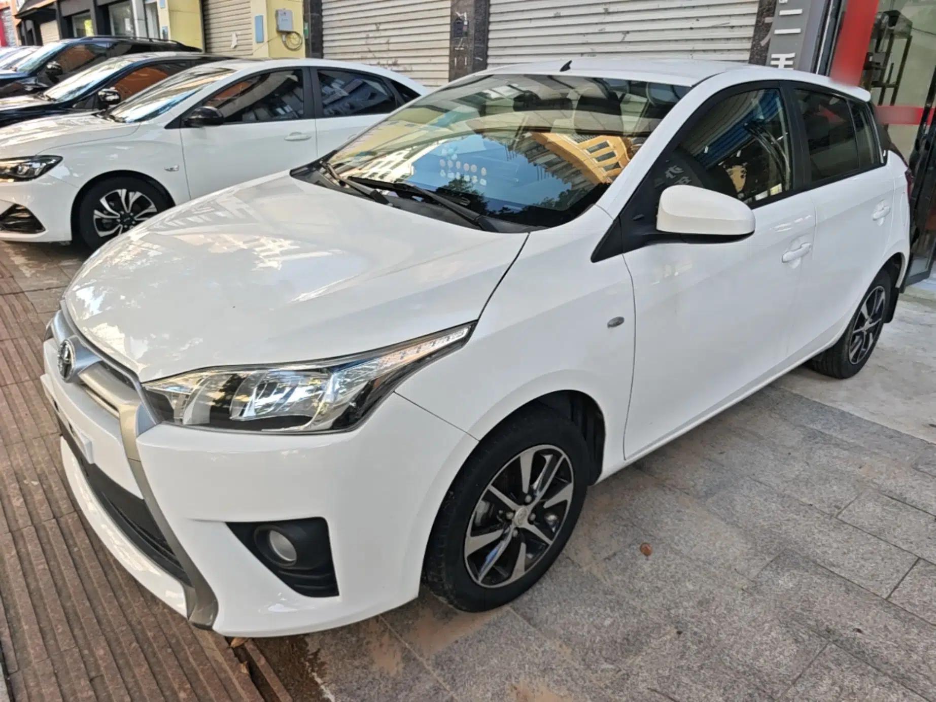 Toyota YARiS L Zhi Xuan 2015 1.5E Automatic Charm Edition — миниатюра 1