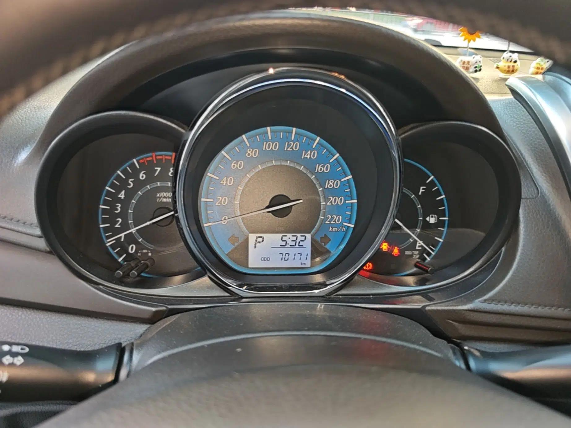 Toyota YARiS L Zhi Xuan 2015 1.5E Automatic Charm Edition — миниатюра 14