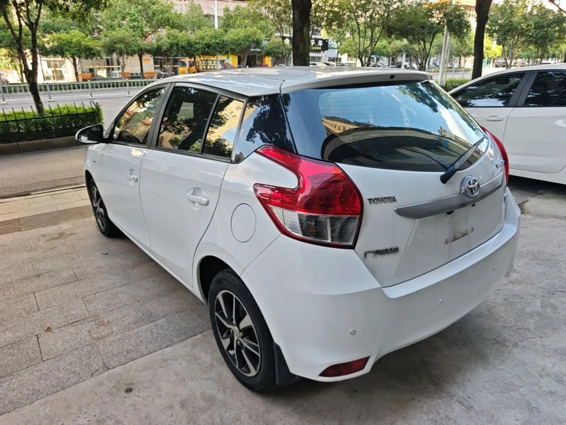Toyota YARiS L Zhi Xuan 2015 1.5E Automatic Charm Edition — миниатюра 4