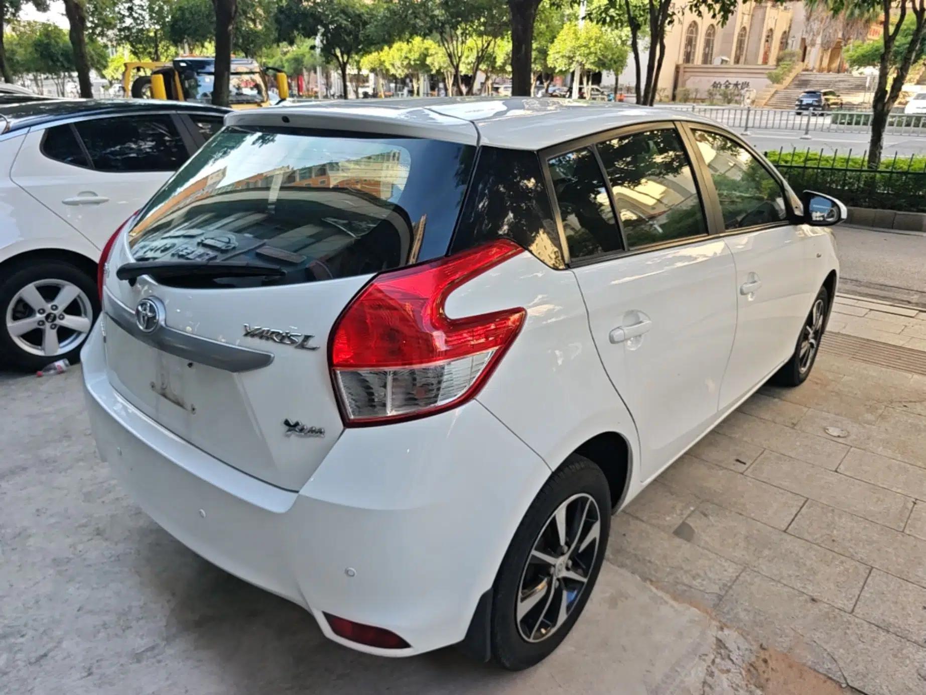 Toyota YARiS L Zhi Xuan 2015 1.5E Automatic Charm Edition — миниатюра 6