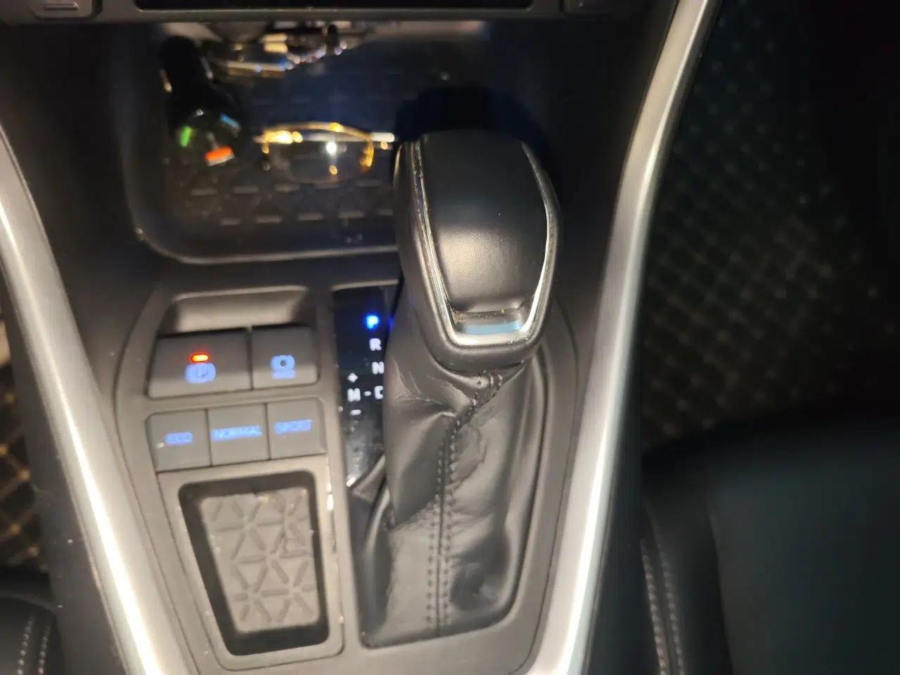 Toyota Wildlander 2020 2.0L CVT Two-Wheel Drive Prestige Edition — миниатюра 14