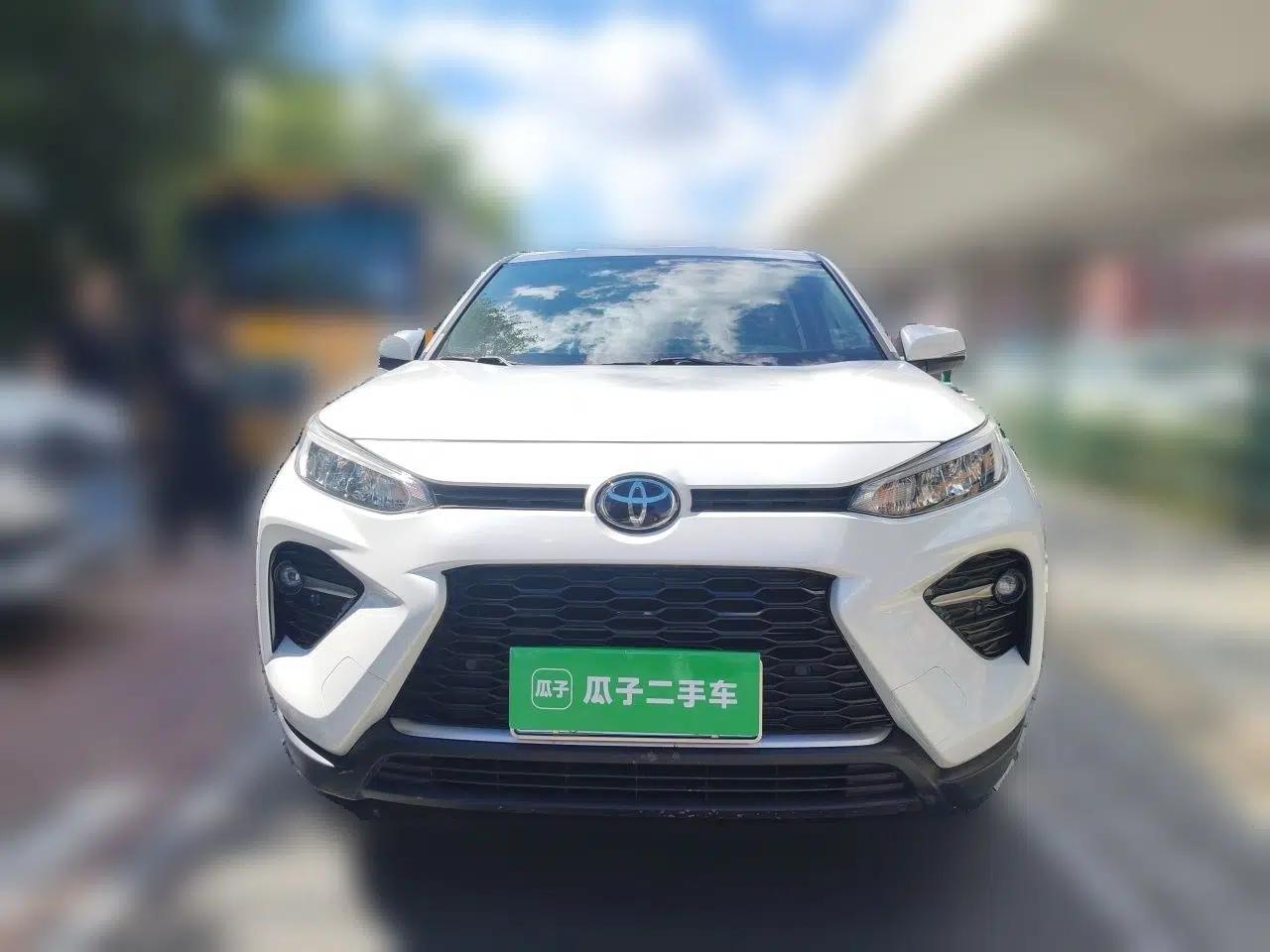 Toyota Wildlander 2020 2.0L CVT 4x4 Luxury Edition — миниатюра 2