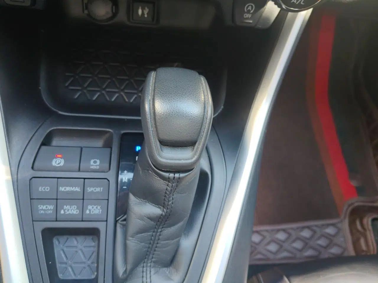 Toyota Wildlander 2020 2.0L CVT 4x4 Luxury Edition — миниатюра 14