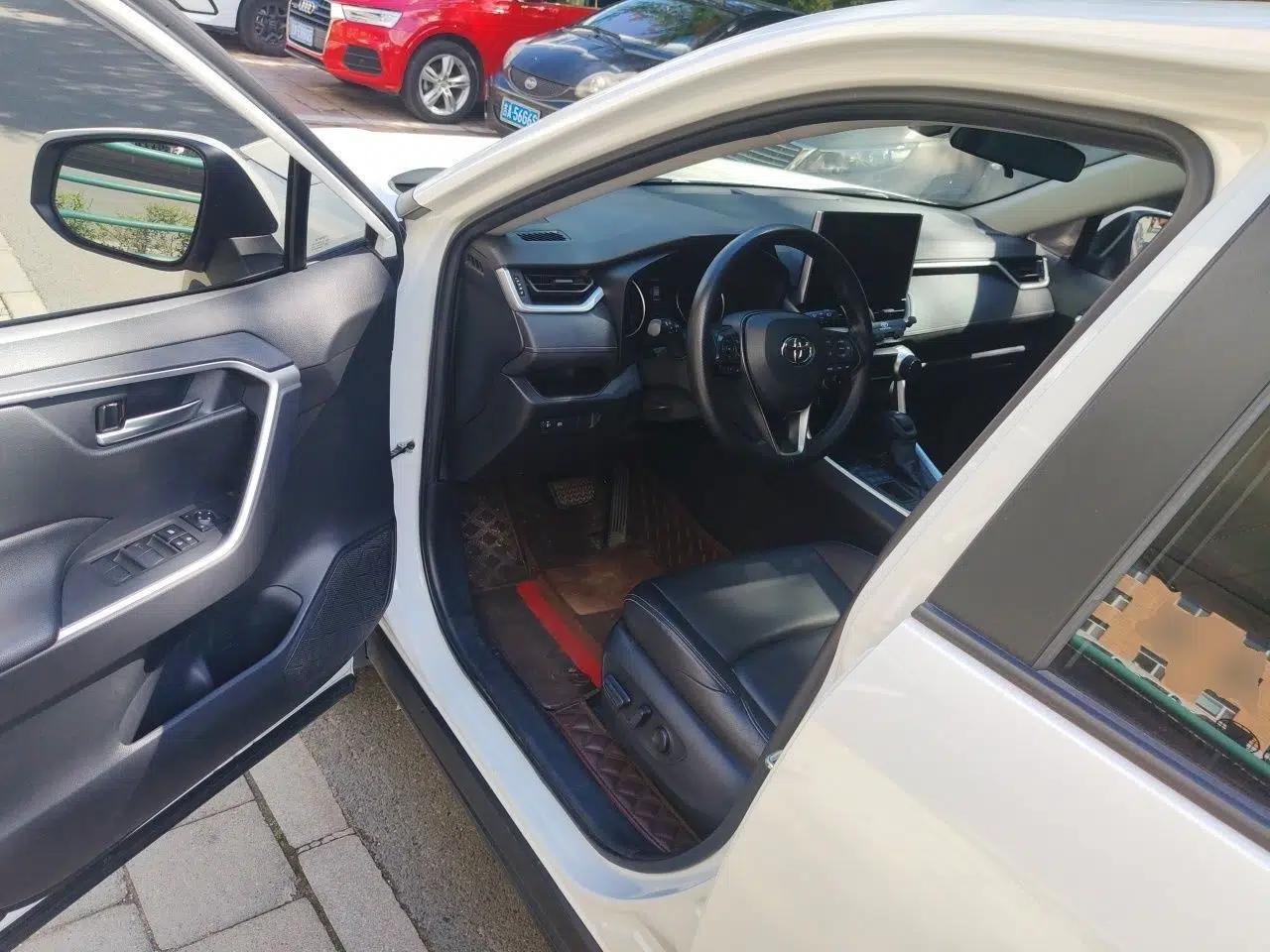 Toyota Wildlander 2020 2.0L CVT 4x4 Luxury Edition — миниатюра 16