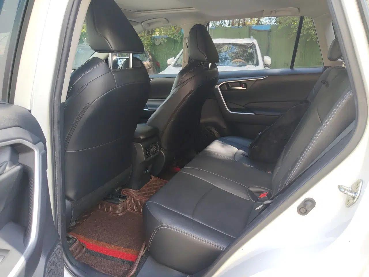 Toyota Wildlander 2020 2.0L CVT 4x4 Luxury Edition — миниатюра 17