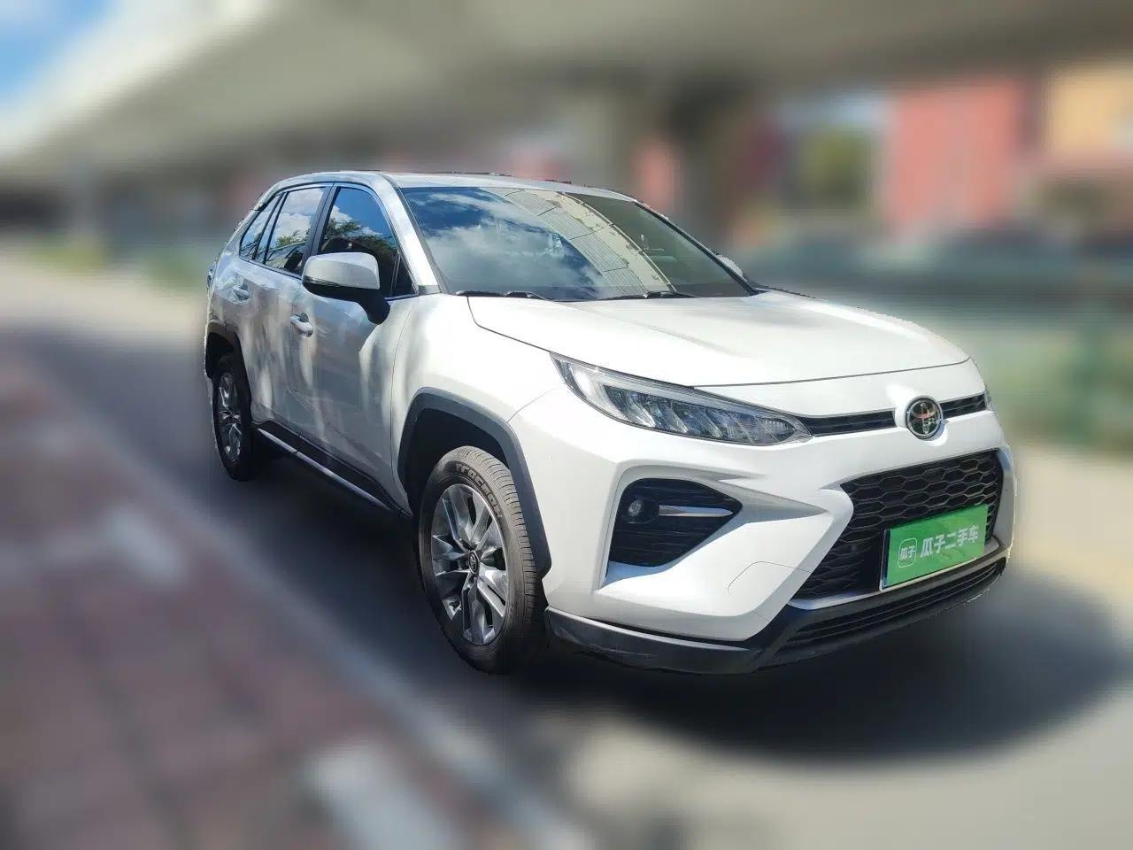 Toyota Wildlander 2020 2.0L CVT 4x4 Luxury Edition — миниатюра 3