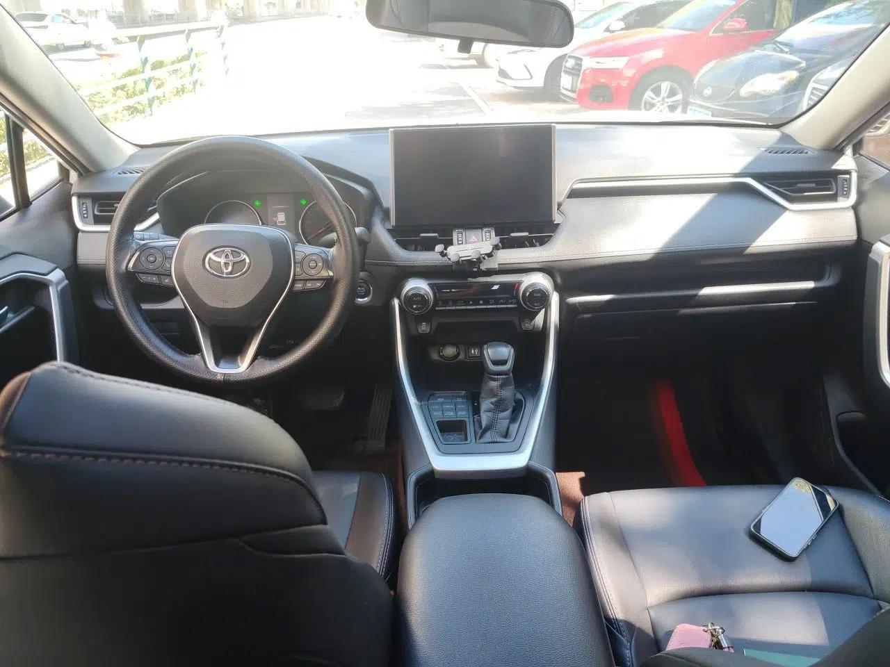 Toyota Wildlander 2020 2.0L CVT 4x4 Luxury Edition — миниатюра 9