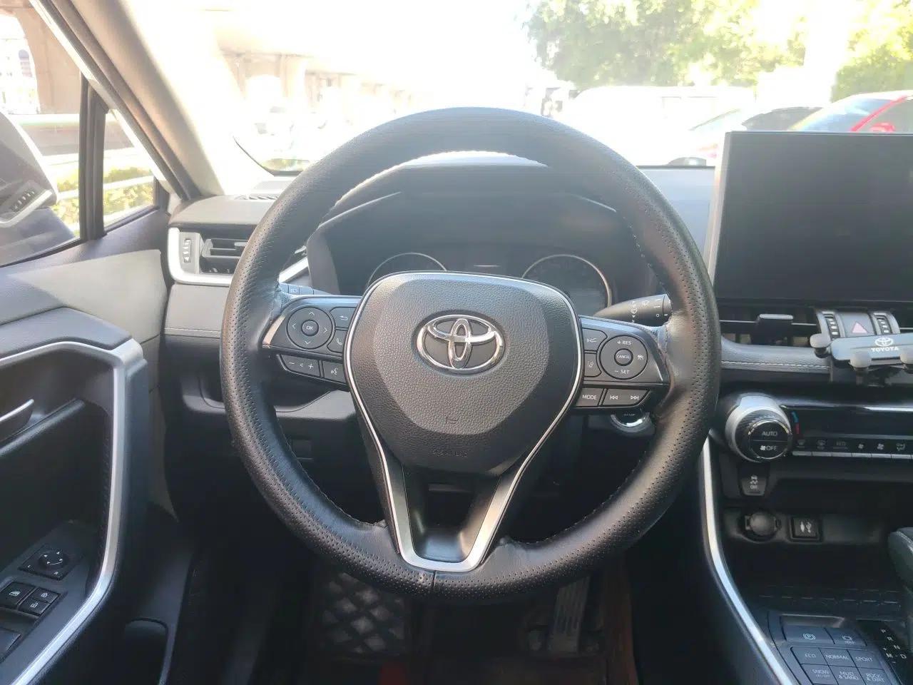 Toyota Wildlander 2020 2.0L CVT 4x4 Luxury Edition — миниатюра 10