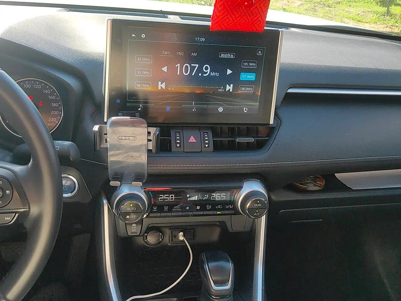 Toyota Wildlander 2022 Dual-Engine 2.5L E-CVT Two-Wheel Drive Luxury PLUS Edition — миниатюра 13