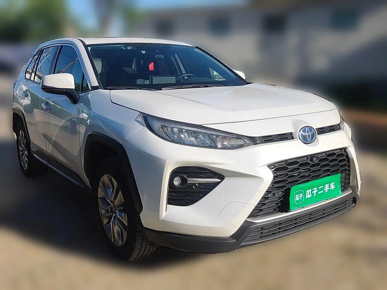 Toyota Wildlander 2022 Dual-Engine 2.5L E-CVT Two-Wheel Drive Luxury PLUS Edition — миниатюра 3