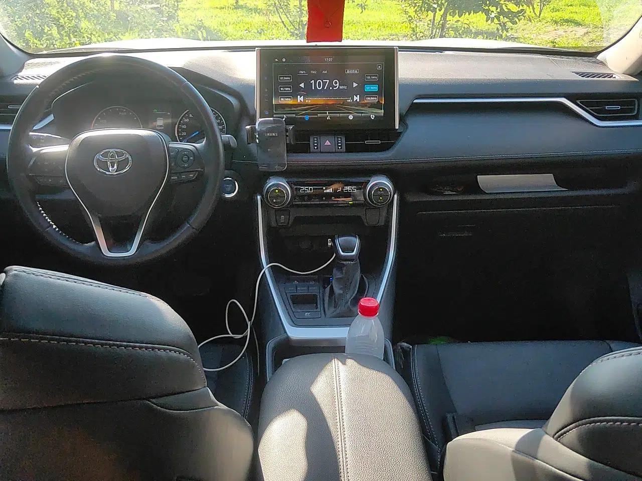 Toyota Wildlander 2022 Dual-Engine 2.5L E-CVT Two-Wheel Drive Luxury PLUS Edition — миниатюра 9