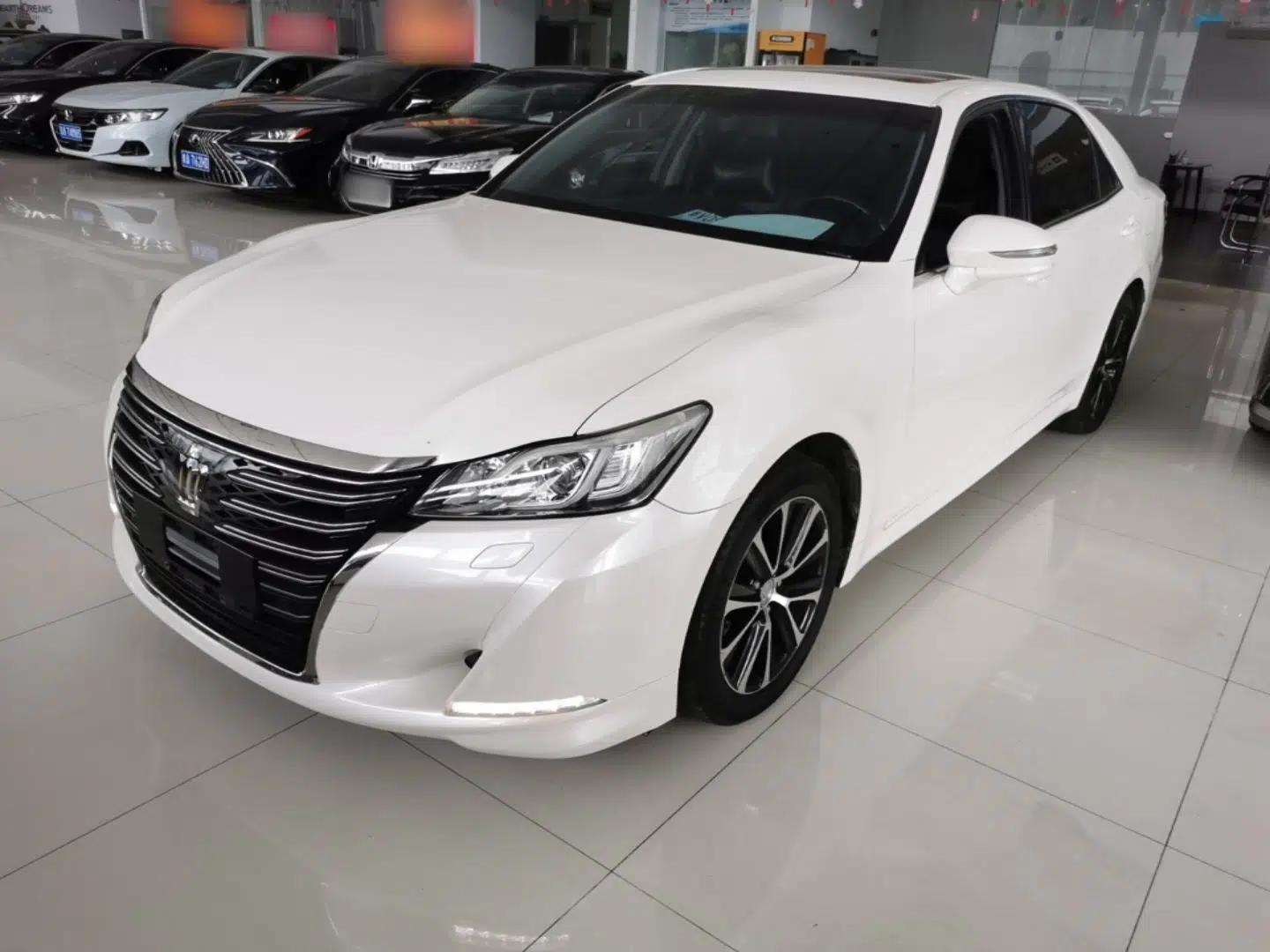 Toyota Crown 2018 2.0T Fashion Edition — миниатюра 1