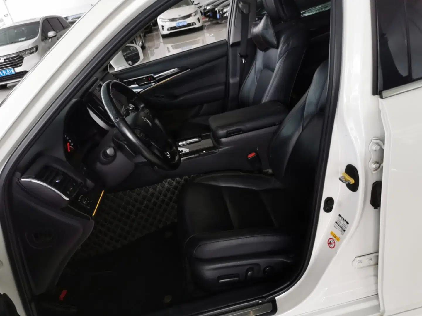 Toyota Crown 2018 2.0T Fashion Edition — миниатюра 17