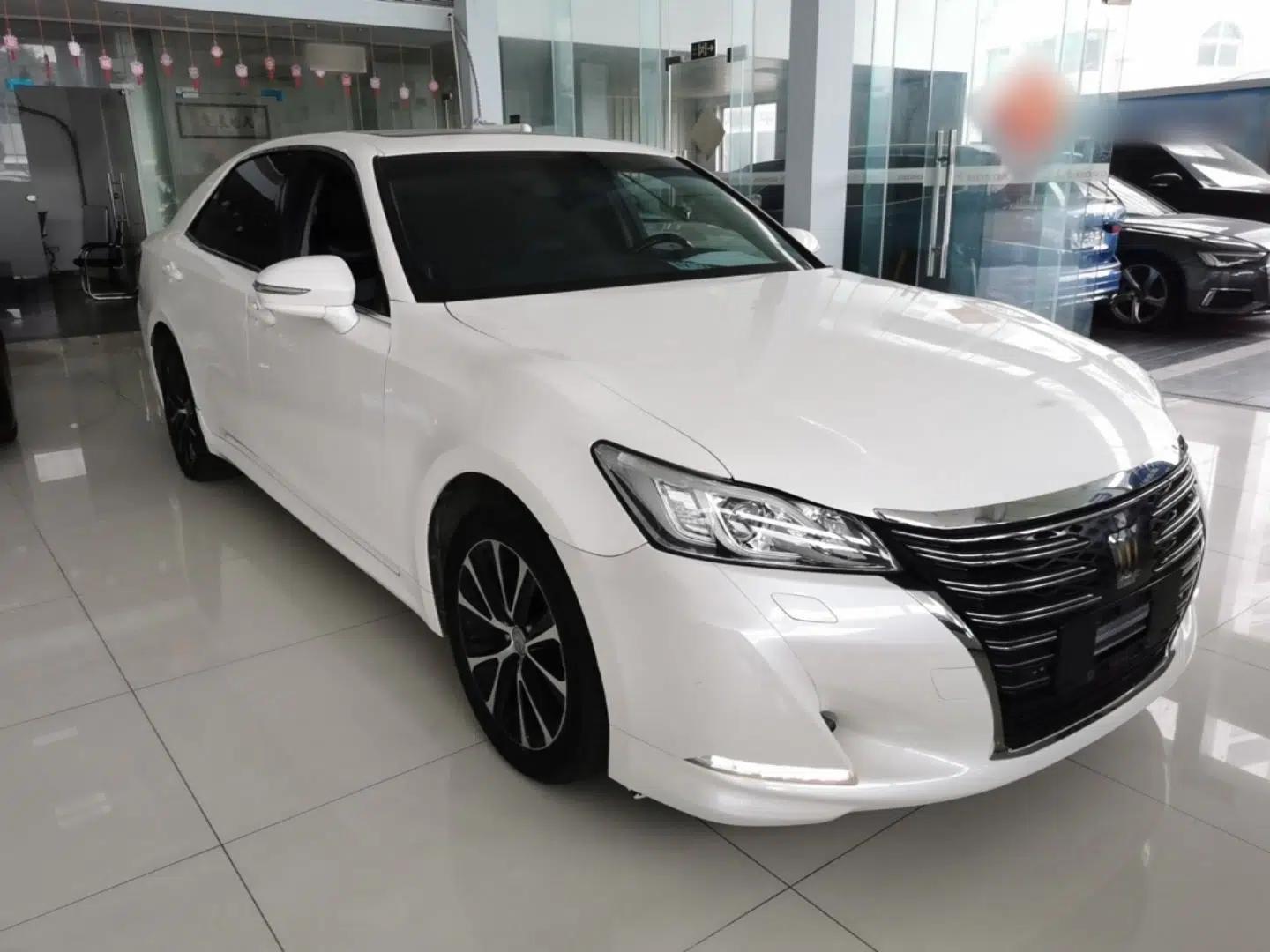 Toyota Crown 2018 2.0T Fashion Edition — миниатюра 3