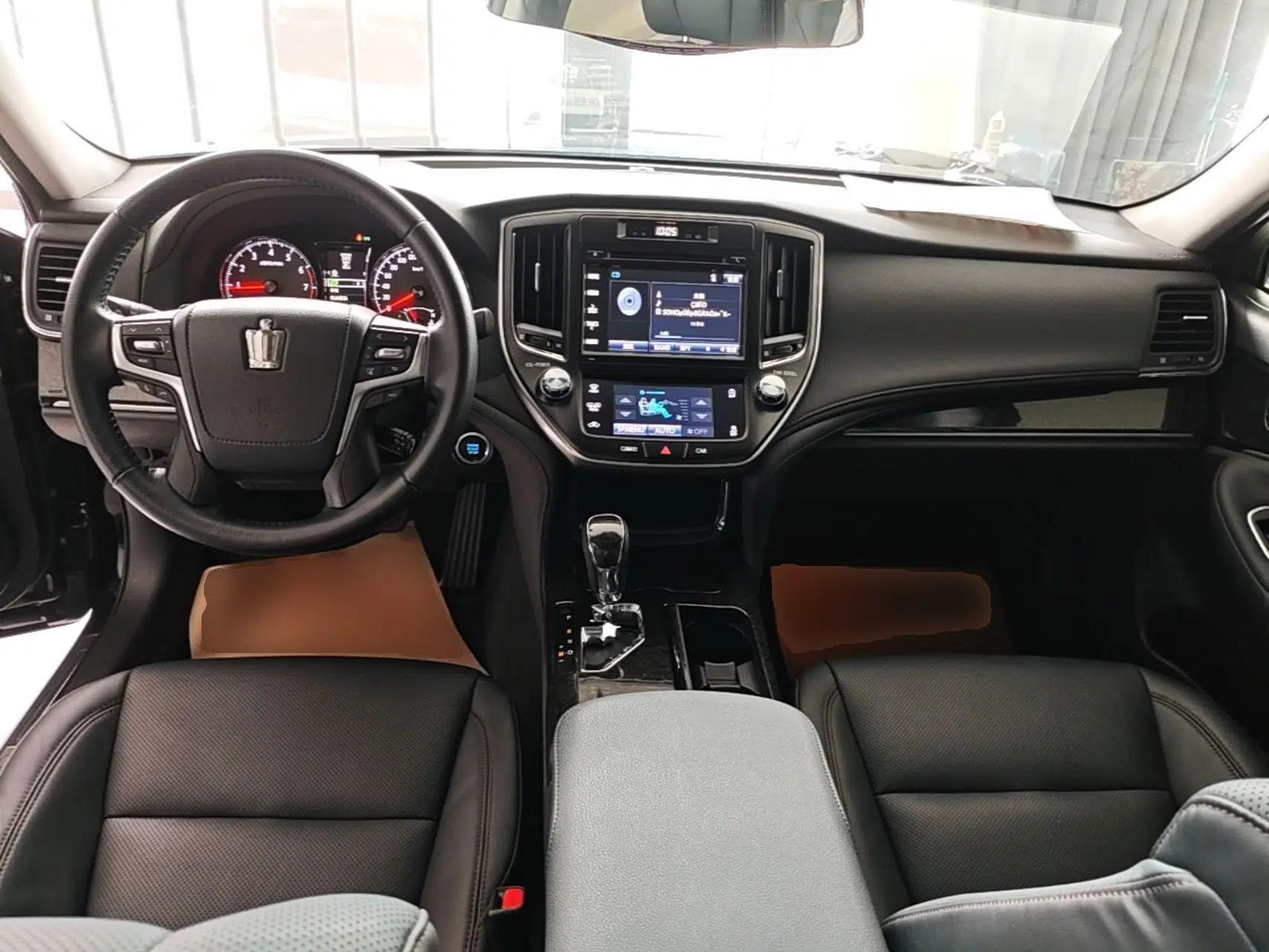 Toyota Crown 2018 2.0T Fashion Edition — миниатюра 12