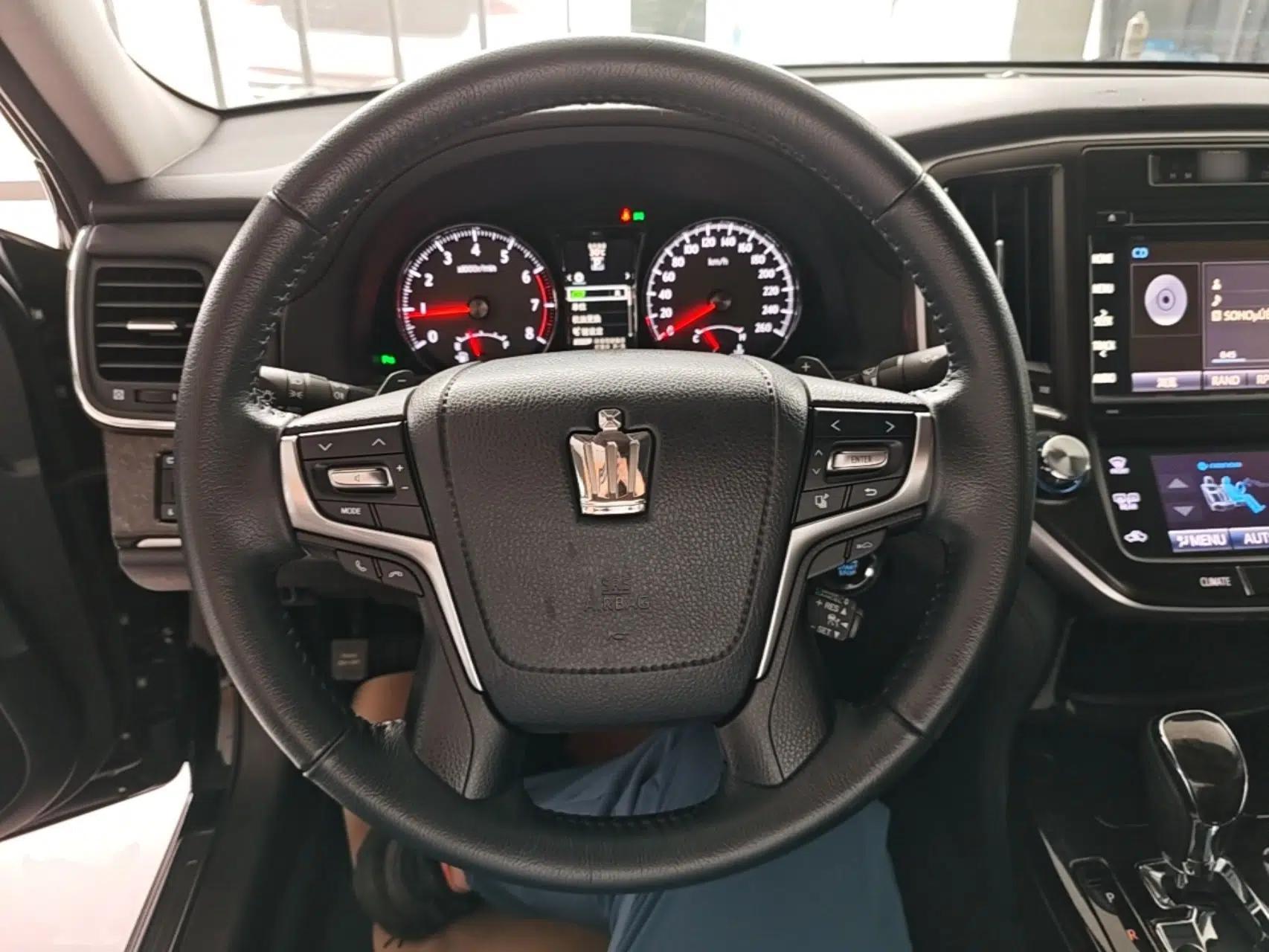 Toyota Crown 2018 2.0T Fashion Edition — миниатюра 13