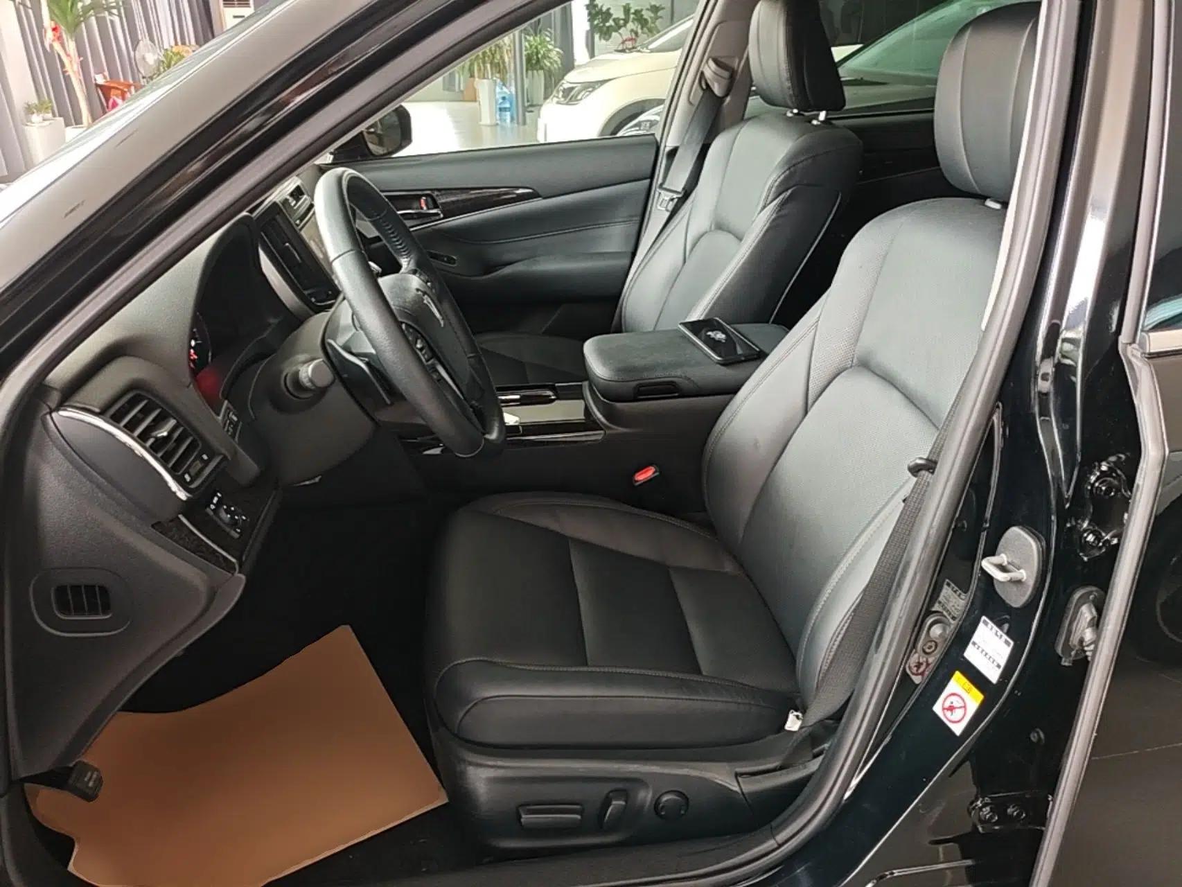Toyota Crown 2018 2.0T Fashion Edition — миниатюра 17