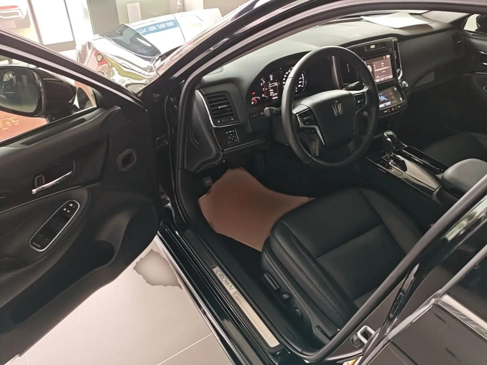 Toyota Crown 2018 2.0T Fashion Edition — миниатюра 18