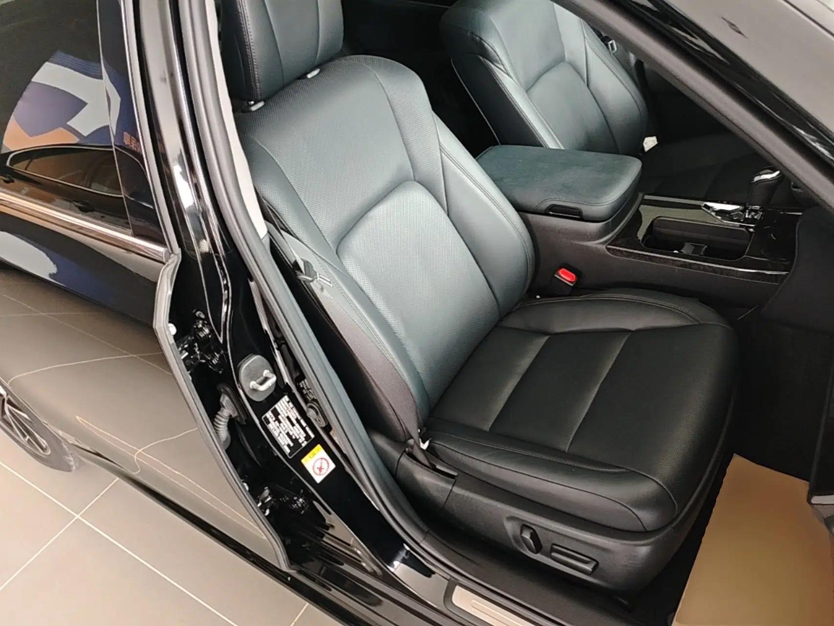 Toyota Crown 2018 2.0T Fashion Edition — миниатюра 19