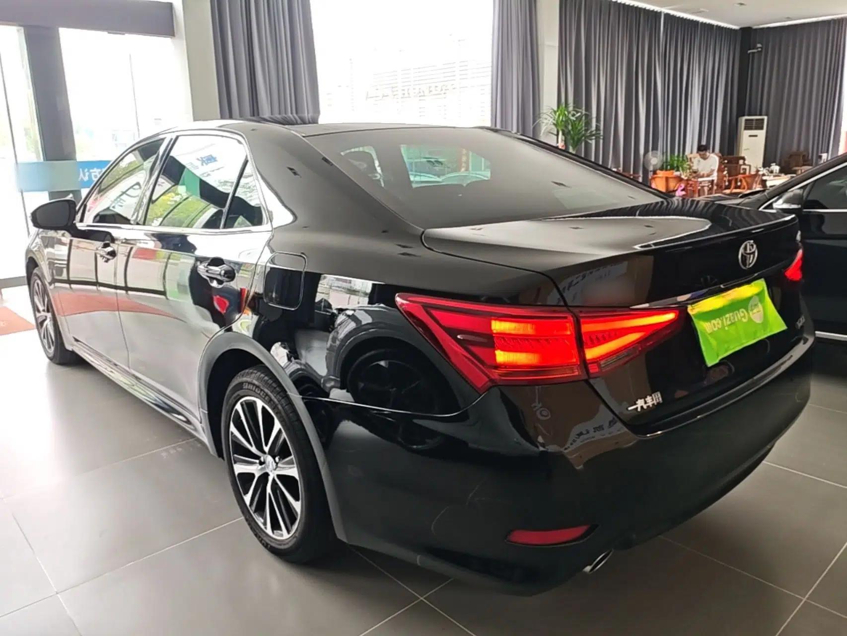 Toyota Crown 2018 2.0T Fashion Edition — миниатюра 4