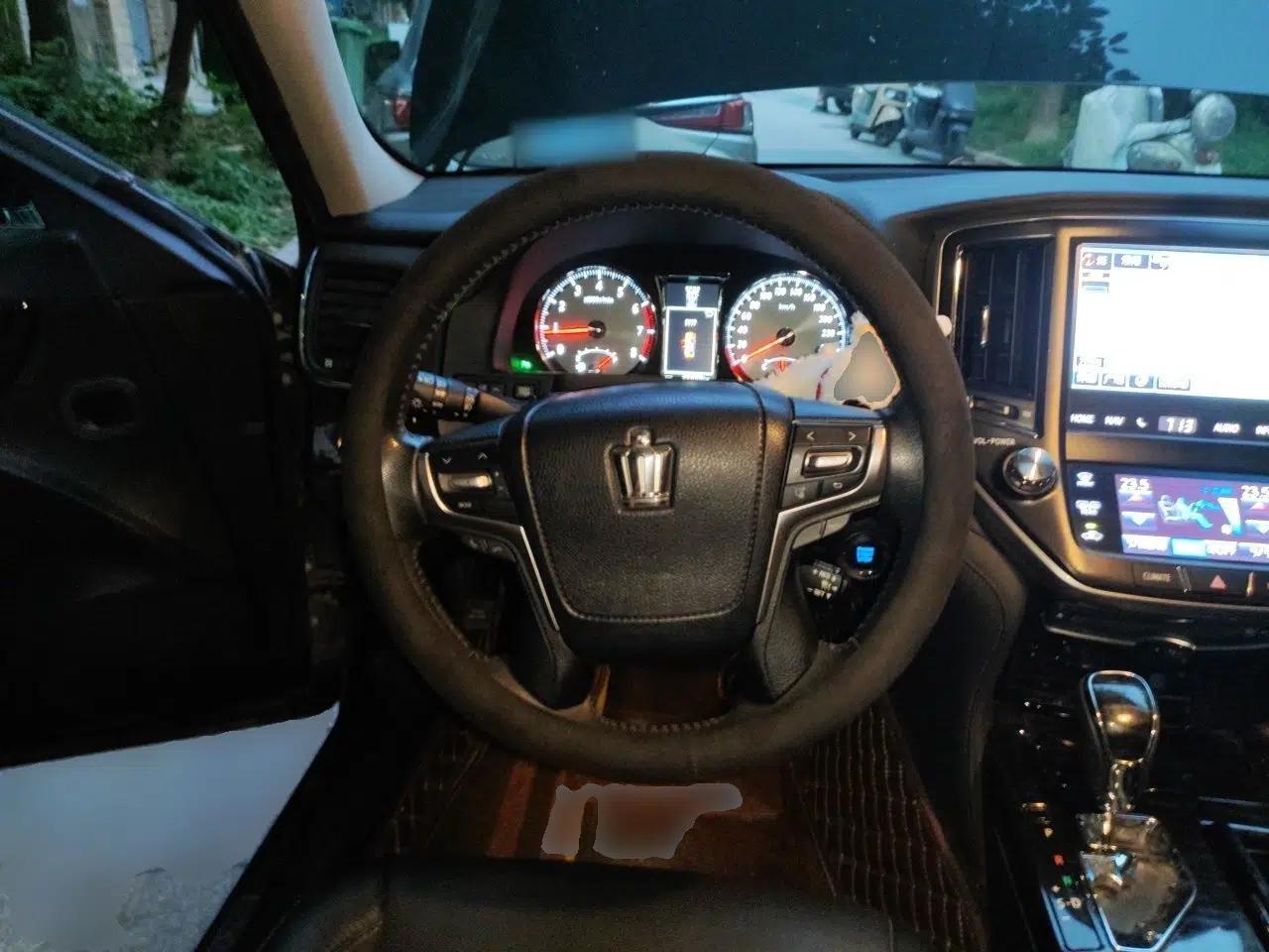 Toyota Crown 2015 2.0T Premium Edition — миниатюра 10