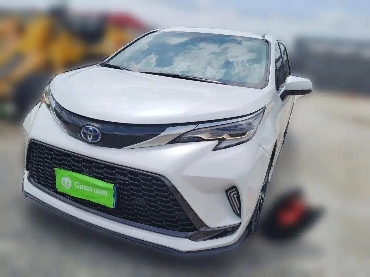 Toyota Granvia 2023 2.5L Hybrid Prestige PLUS Edition — миниатюра 1