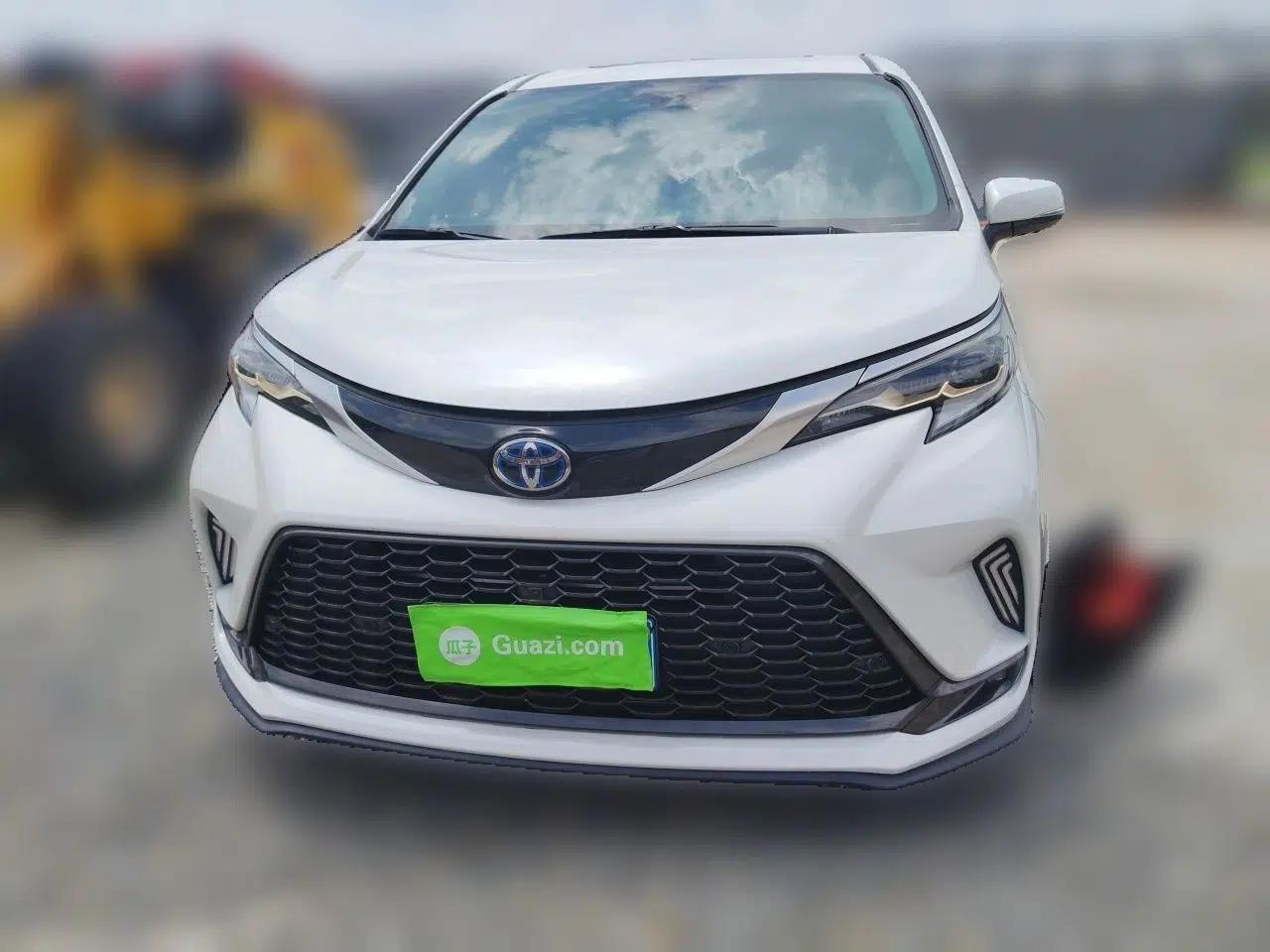 Toyota Granvia 2023 2.5L Hybrid Prestige PLUS Edition — миниатюра 2