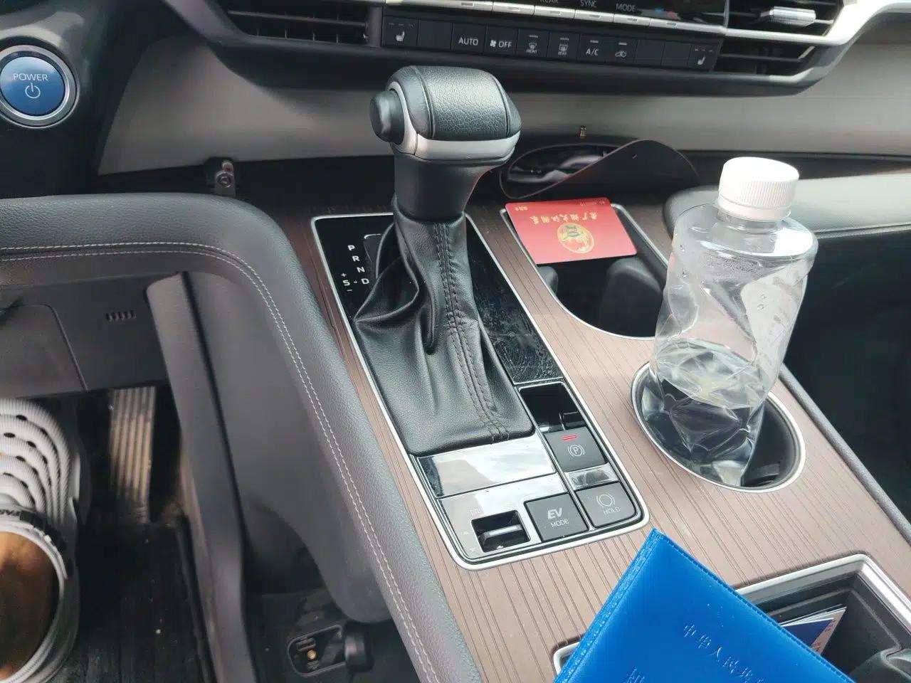 Toyota Granvia 2023 2.5L Hybrid Prestige PLUS Edition — миниатюра 14
