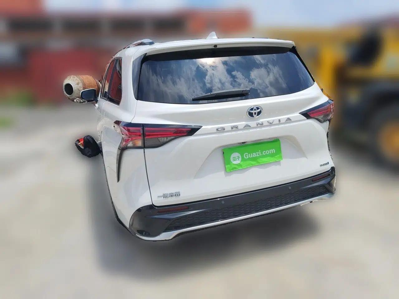 Toyota Granvia 2023 2.5L Hybrid Prestige PLUS Edition — миниатюра 4