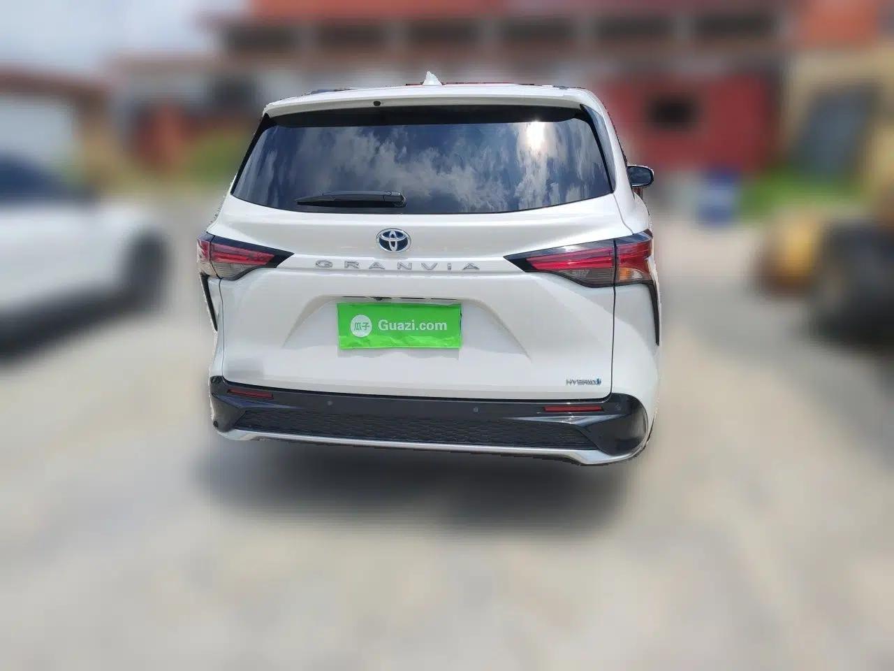 Toyota Granvia 2023 2.5L Hybrid Prestige PLUS Edition — миниатюра 5