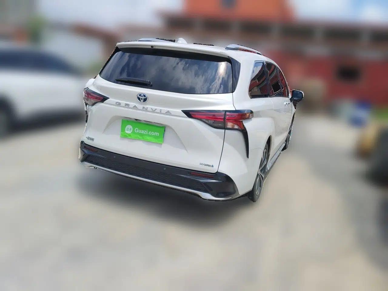 Toyota Granvia 2023 2.5L Hybrid Prestige PLUS Edition — миниатюра 6