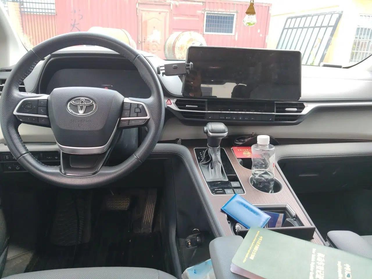 Toyota Granvia 2023 2.5L Hybrid Prestige PLUS Edition — миниатюра 9