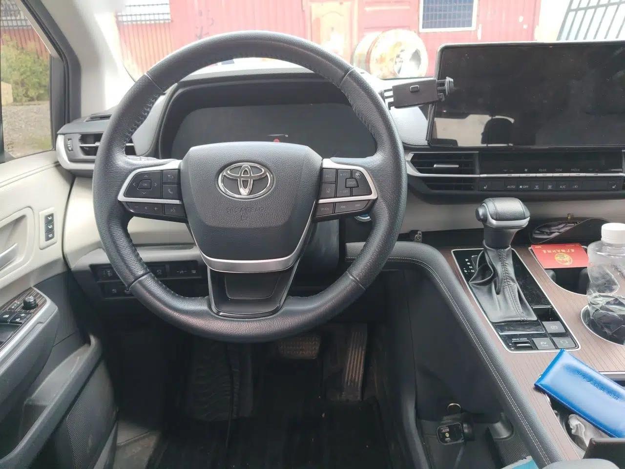 Toyota Granvia 2023 2.5L Hybrid Prestige PLUS Edition — миниатюра 10