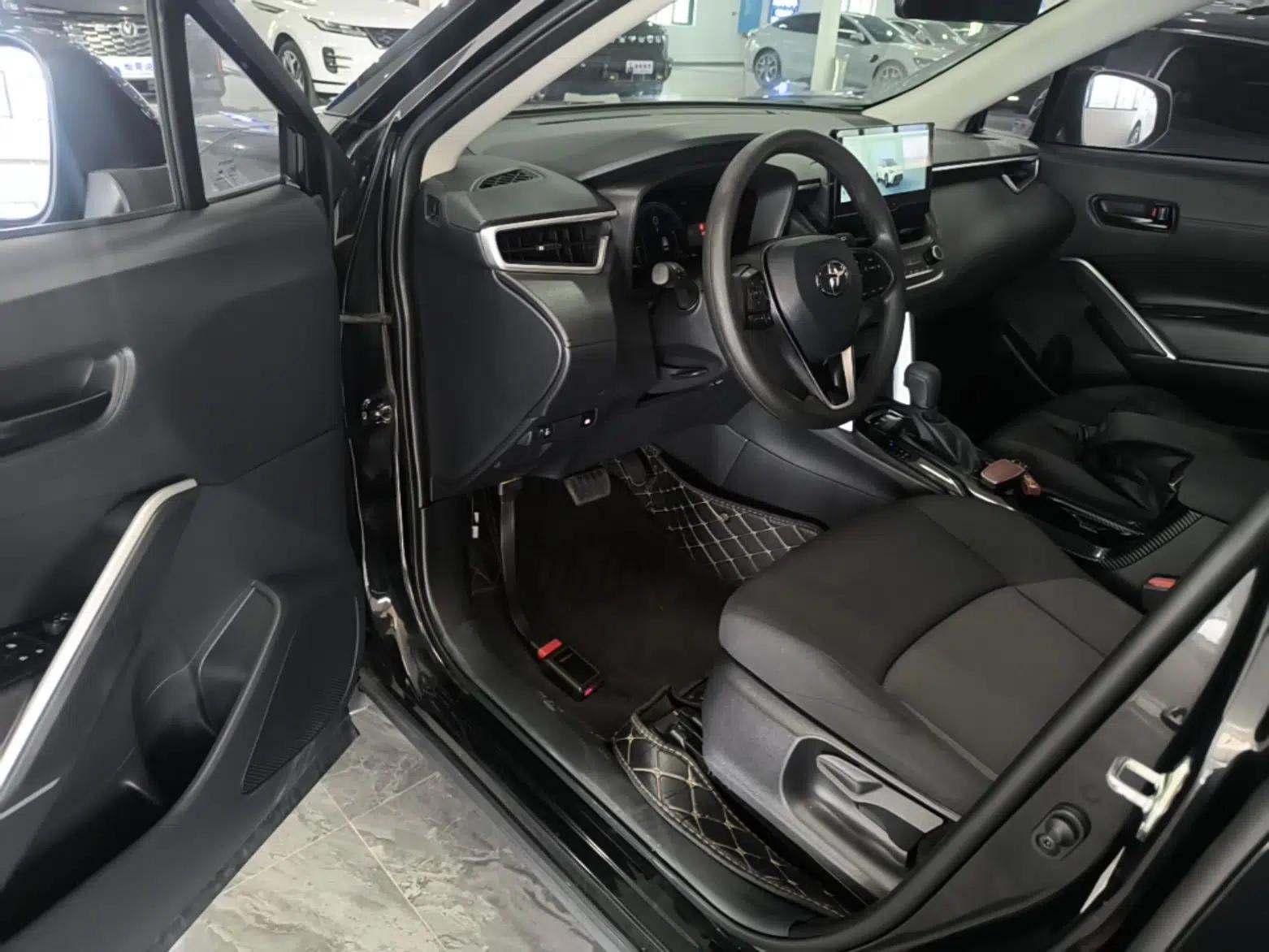 Toyota FRONTLANDER 2023 2.0L CVT Elite Edition — миниатюра 18