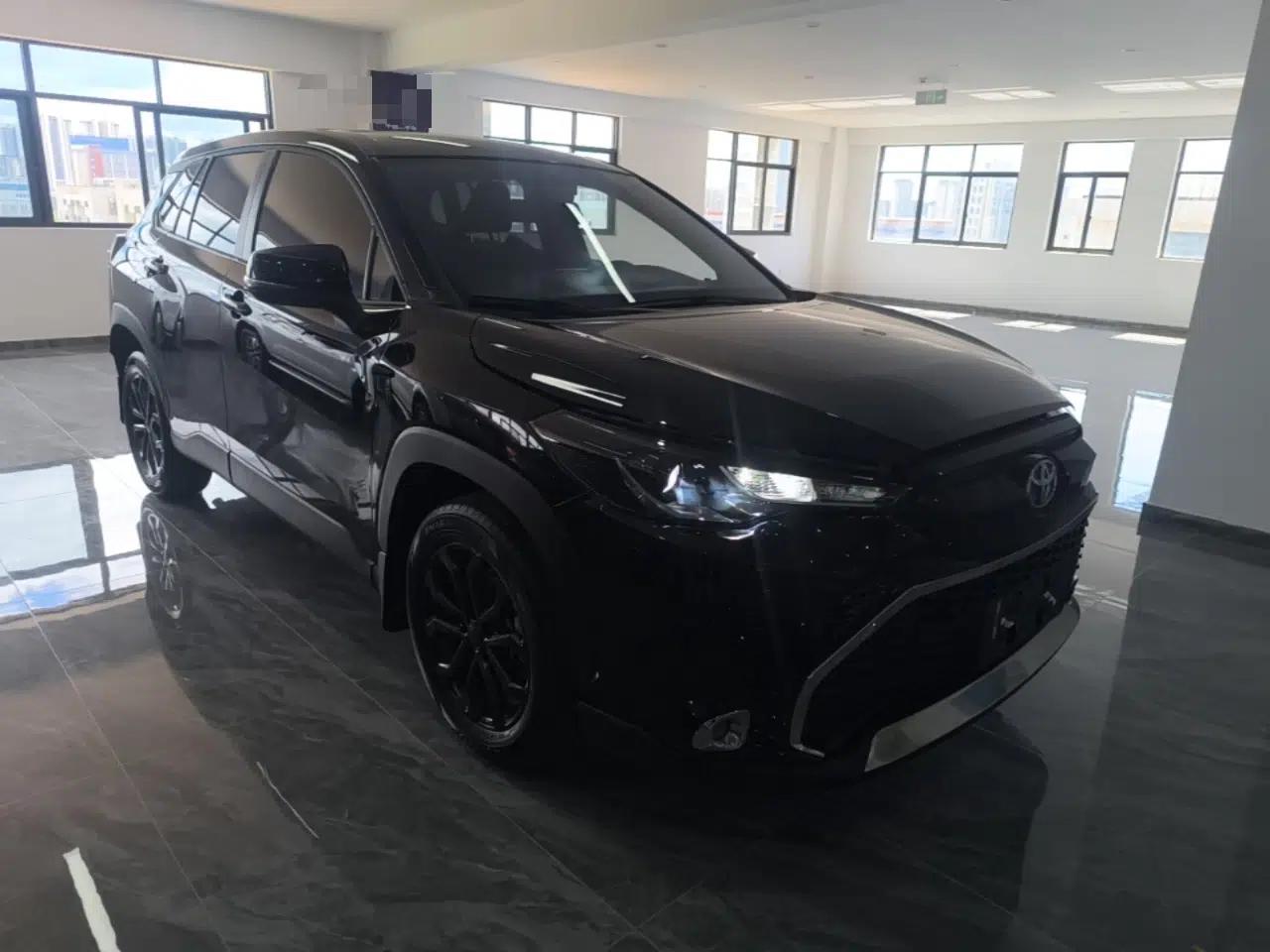 Toyota FRONTLANDER 2023 2.0L CVT Elite Edition — миниатюра 3