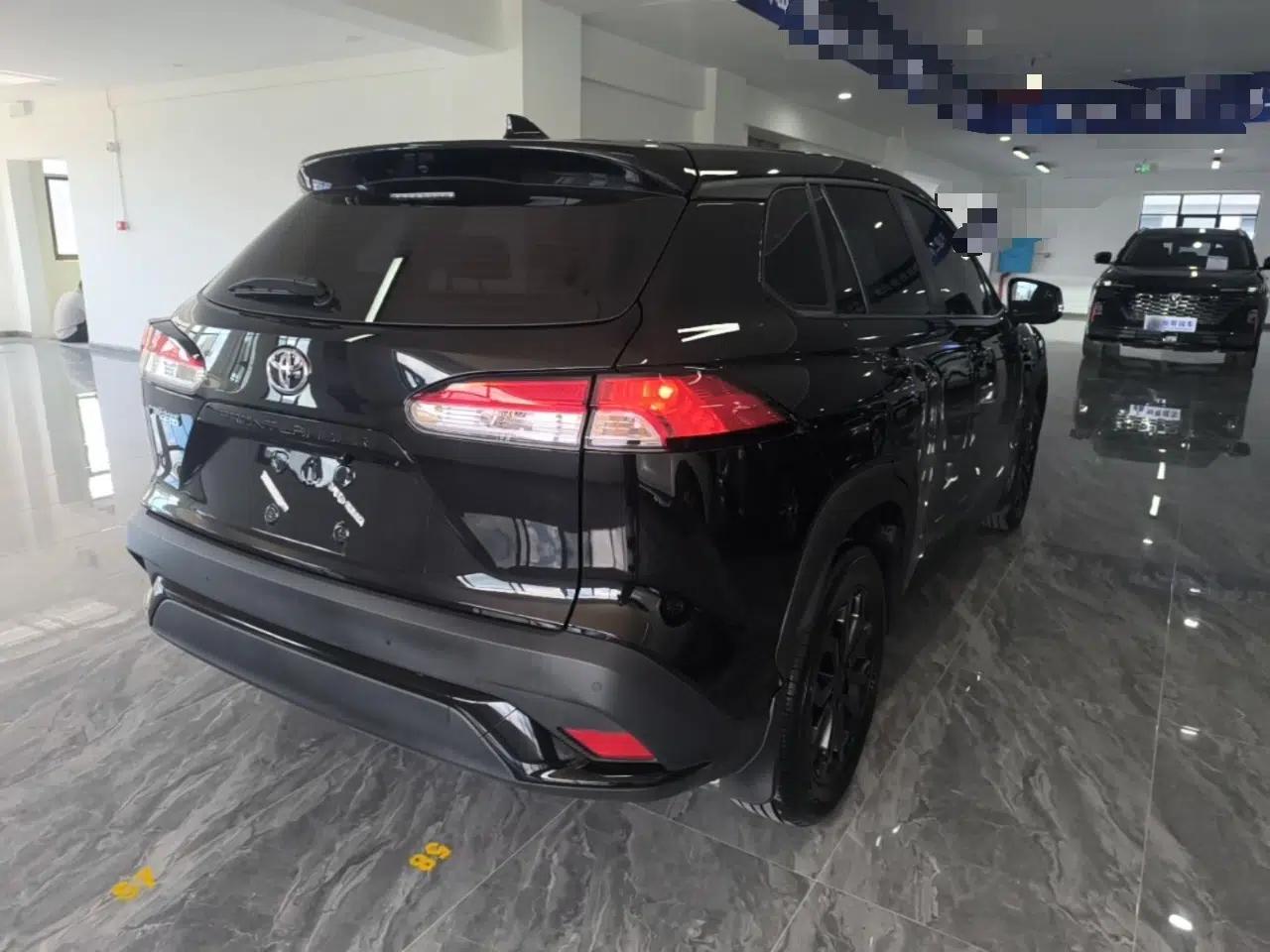 Toyota FRONTLANDER 2023 2.0L CVT Elite Edition — миниатюра 6