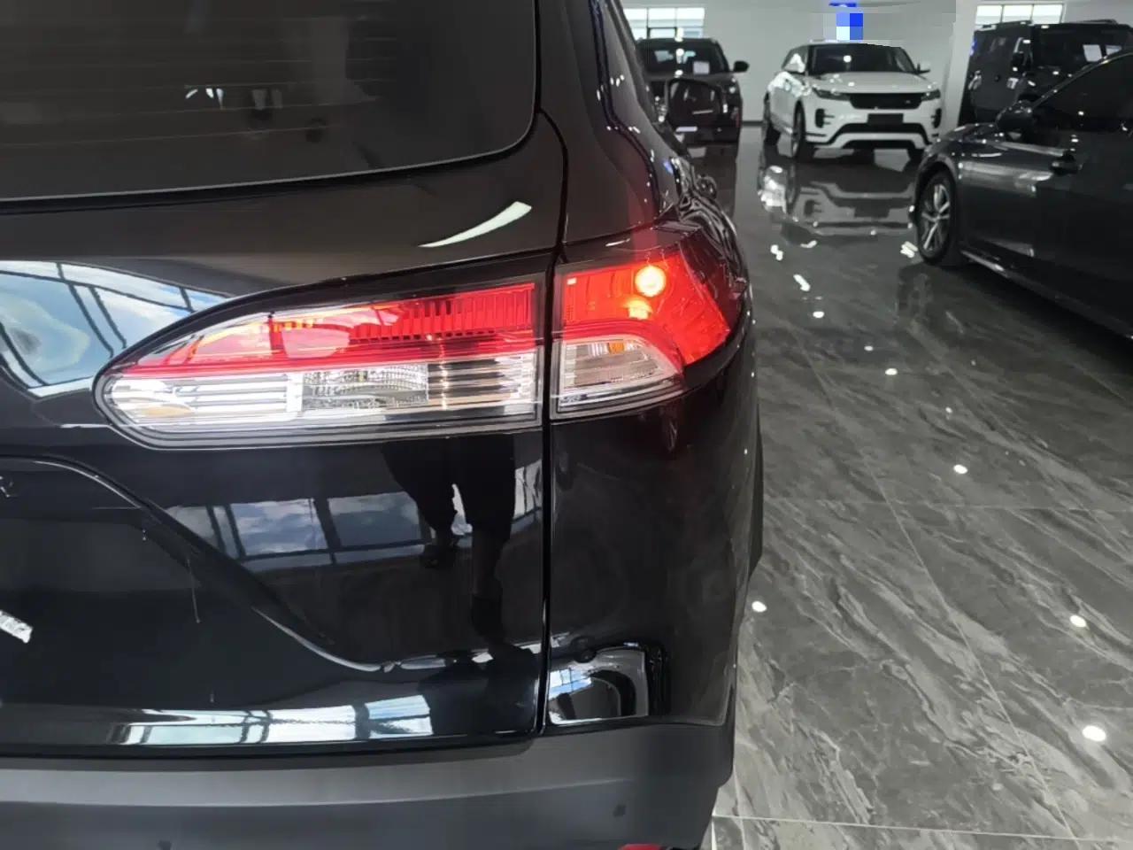 Toyota FRONTLANDER 2023 2.0L CVT Elite Edition — миниатюра 9