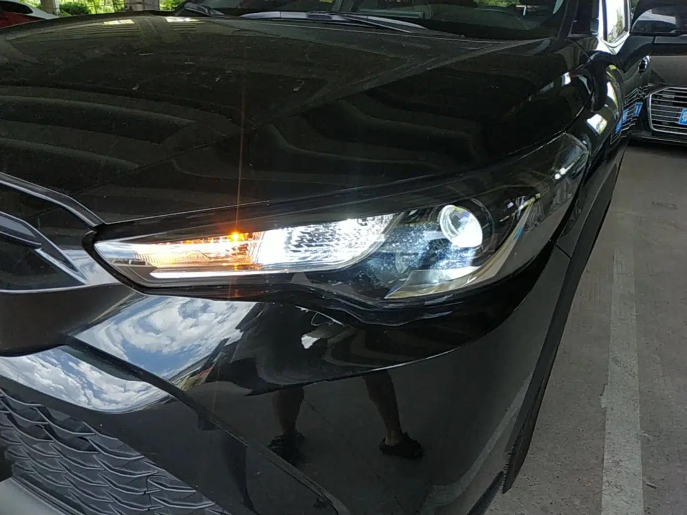 Toyota FRONTLANDER 2024 2.0L CVT Elite Plus Edition — миниатюра 8