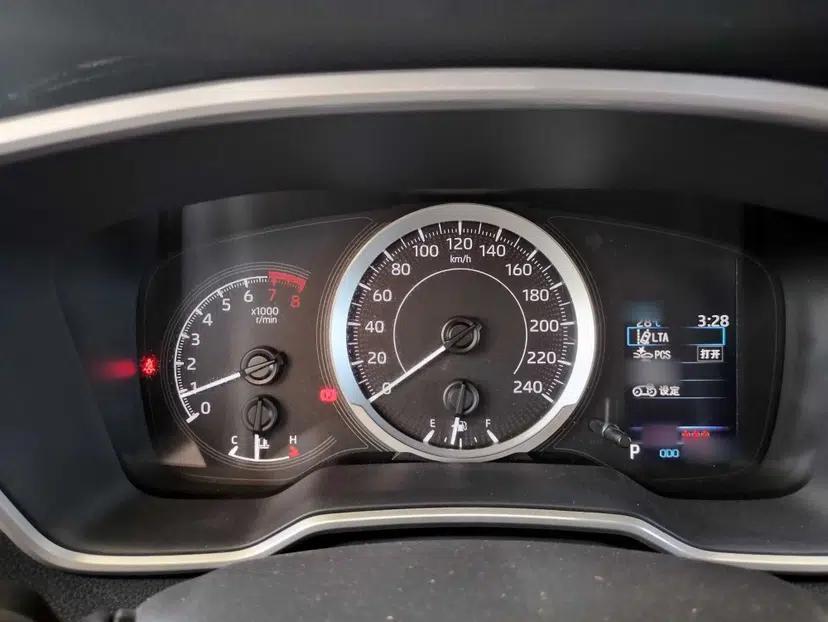Toyota FRONTLANDER 2022 2.0L CVT Luxury PLUS Edition — миниатюра 9