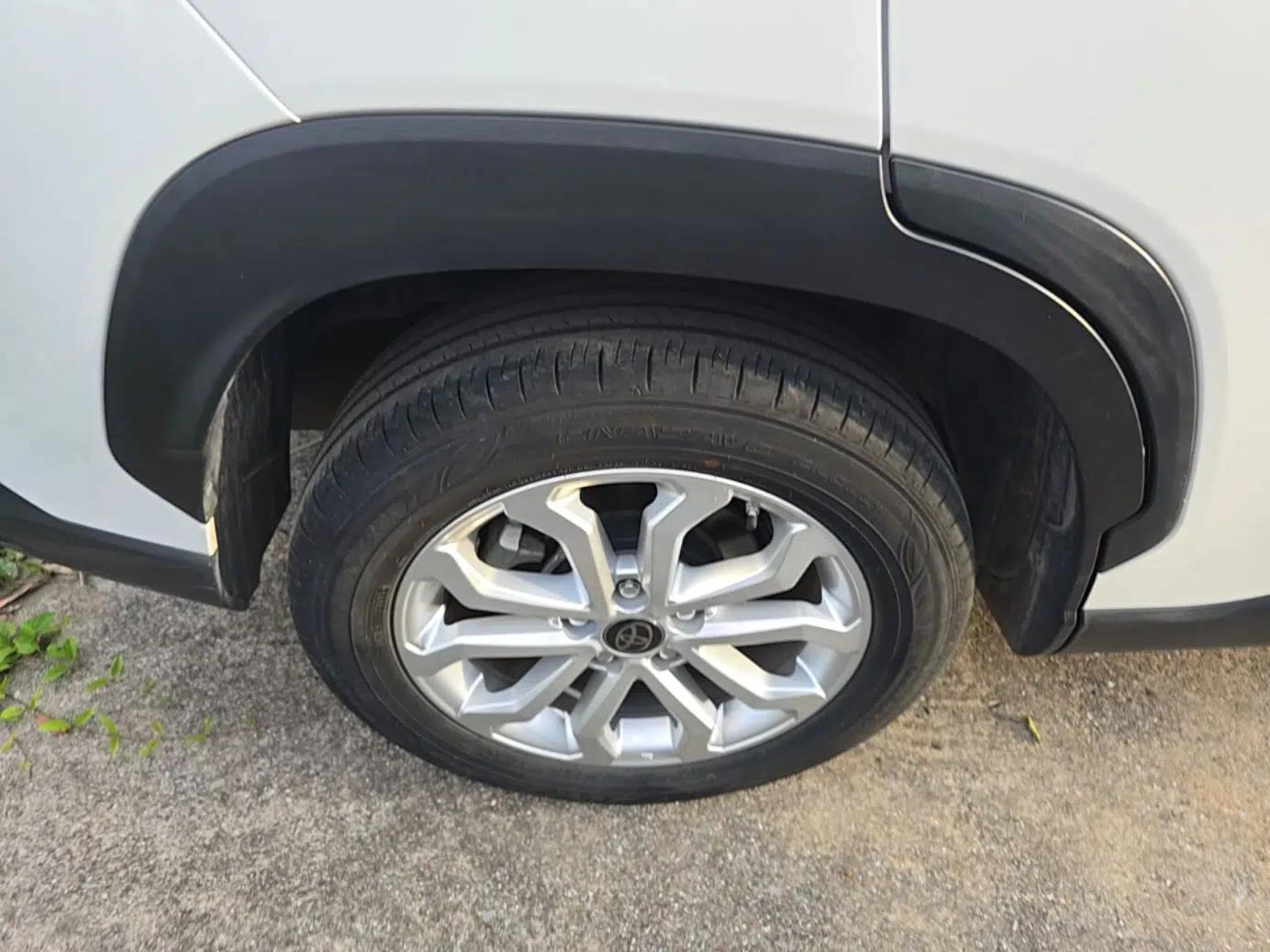 Toyota FRONTLANDER 2023 2.0L CVT Leading Edition — миниатюра 11