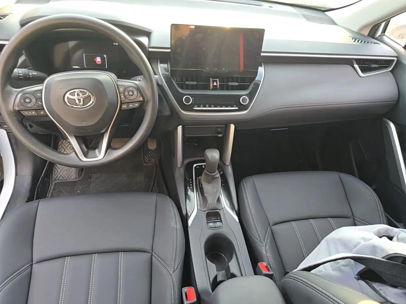 Toyota FRONTLANDER 2023 2.0L CVT Leading Edition — миниатюра 12