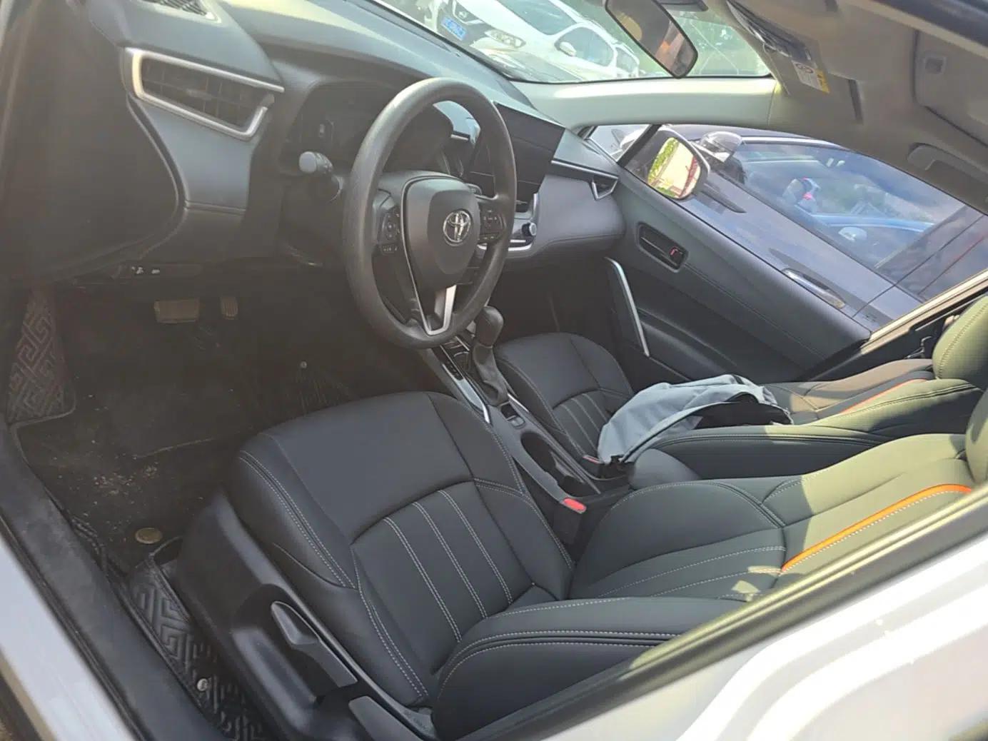 Toyota FRONTLANDER 2023 2.0L CVT Leading Edition — миниатюра 17
