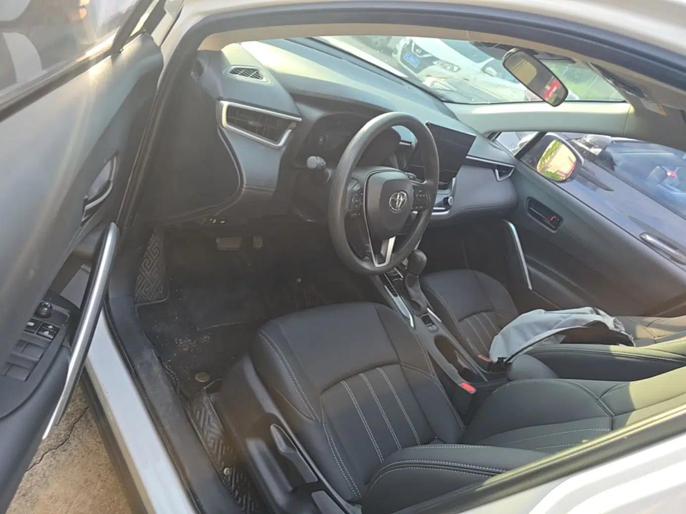 Toyota FRONTLANDER 2023 2.0L CVT Leading Edition — миниатюра 18
