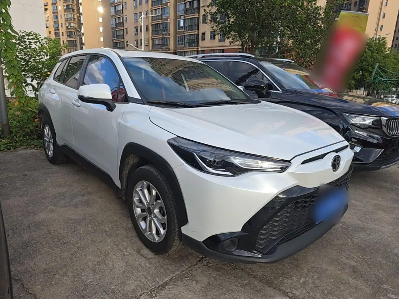 Toyota FRONTLANDER 2023 2.0L CVT Leading Edition — миниатюра 3
